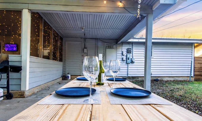 Parker Lane House | 5min Downtown: Foosball, Pingpong, BBQ, Firepit