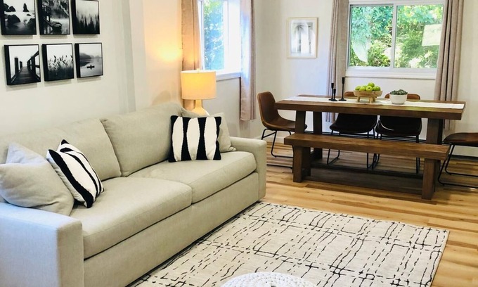 White Lake House | 5min from King of the Ice! New home in White Lake w/Fire Pit and Grill!