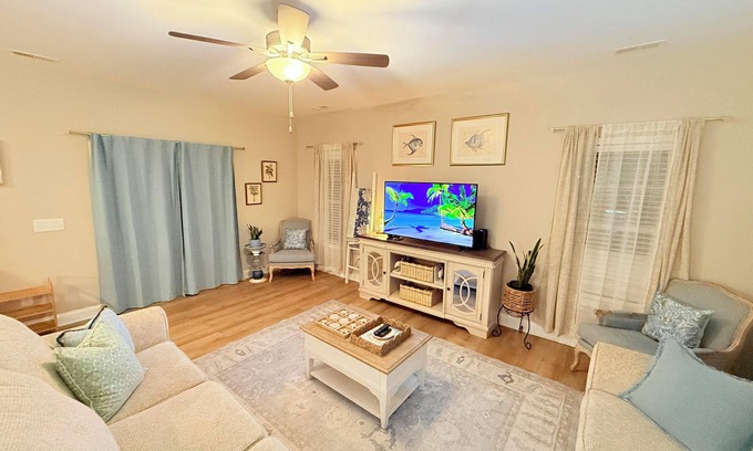 Swansboro House | 5mins to Downtown Swansboro-King Bed-WD-600Mbps