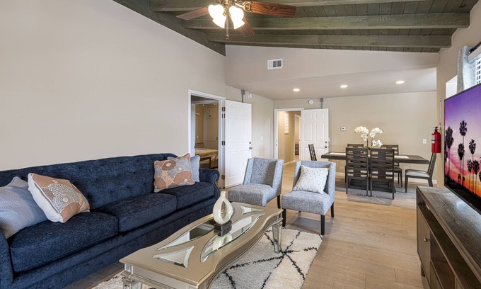 Altadena House | 6 BDRM Home, Big Backyard, Outdoor Deck & 🏀 Court