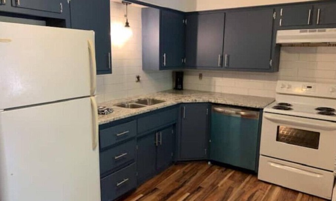 Green Bay Apartment | #6 Bear Bungalow: Ritchie’s Titletown Suitesn