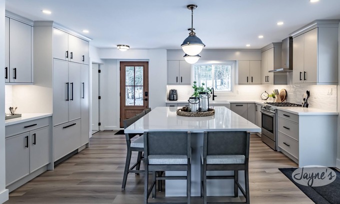 Torrance Cottage | 6 bed 4 bath cottage in private setting on Lake Muskoka