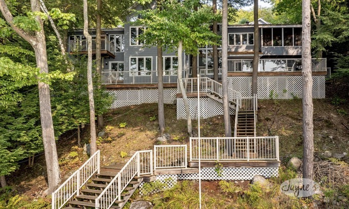 Port Carling Cottage | 6 bed 5 bath cottage on Lake Muskoka