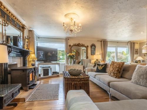 Bideford House | 6 Bed in Buckland Brewer SWOLD