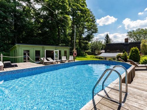New Forest District House | 6 Bed in Lymington 56765