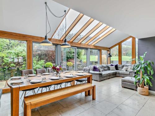 Honley House | 6 Bed in Slaithwaite 93984