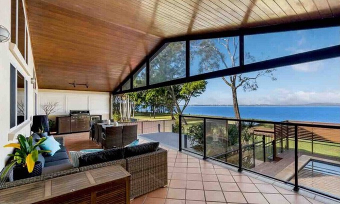 Chittaway Bay House | 6 Bed Lakefront Oasis & Pool