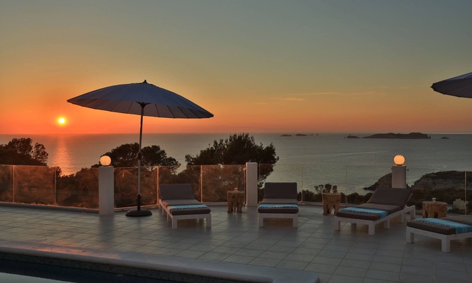 Cala Vadella Villa | 6 bedroom property with stunning sunset views!
