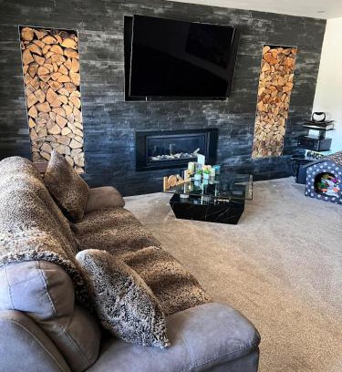 Walsall Villa | 6 Bedroom 4 bathroom House in Birmingham, Wolverhampton, Walsall, 14 guests or more, Contractors, Family & Groups
