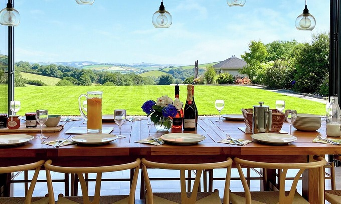 Moreleigh Cottage | 6 bedroom accommodation in Moreleigh