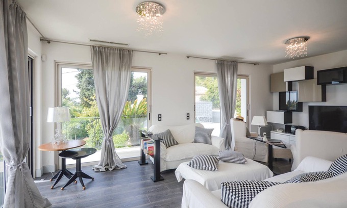 Gattieres House | 6 bedroom accommodation in Gattieres