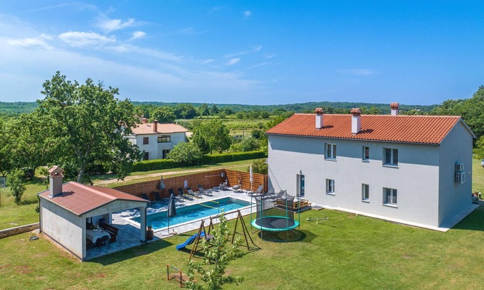 Sumber House | 6 bedroom beautiful home in Nedescina