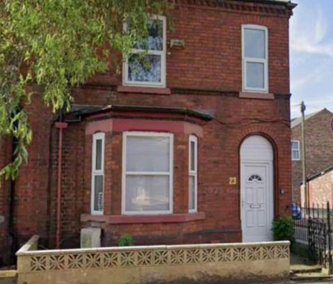Warrington House | 6 Bedroom House Central Location Sleeps 12