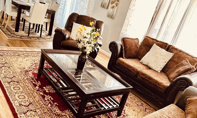 Maplewood House | 6-bedroom house in Maplewood