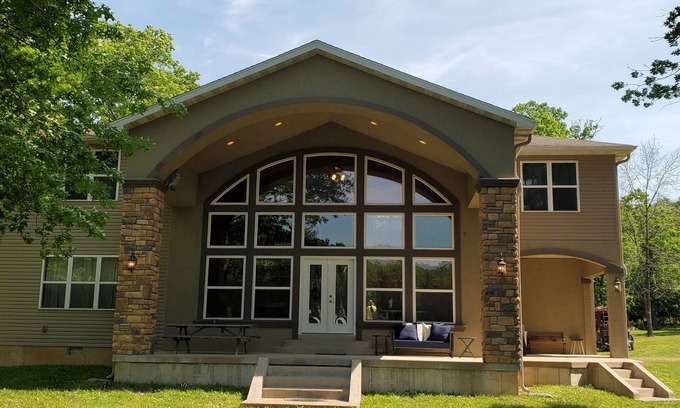 Gravois Mills House | 6-bedroom vacation home just 10 minutes from town.