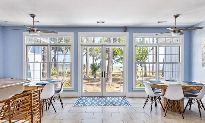 Melrose on the Beach Cottage | 6 BEDROOMS COTTAGE-OCEANFRONT-PET FRIENDLY
