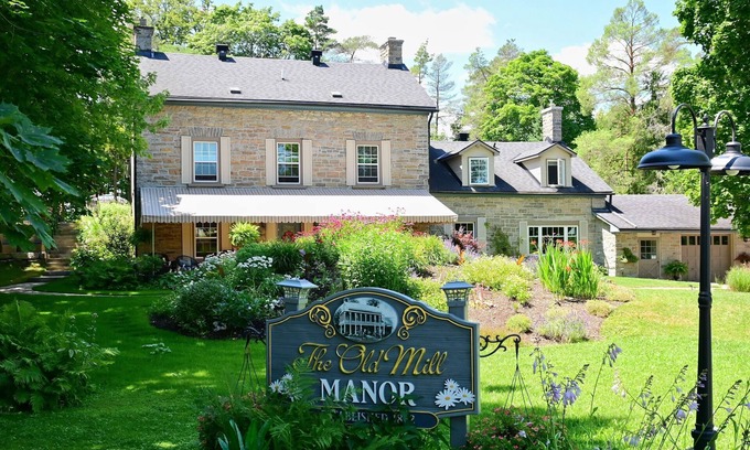 Mississippi Mills House | 6 bedrooms, optional chef, covered porch, salt water pool, kayaks, golf