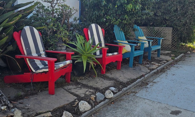 Downtown Apartment | 6 blocks to Santa Monica beach, great neighborhood