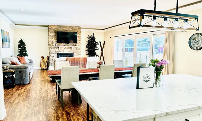 Ellicottville House | 6 BR+ 10min walk to town, new build with game room+