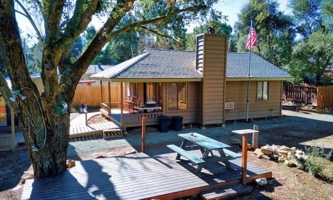 Descanso Cabin | 6 BR 2 Cabins Oaks Descanso