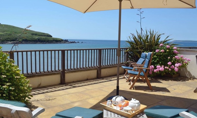 Bigbury-on-Sea Cottage | 6 BURGH ISLAND, pet friendly, with pool in Bigbury-On-Sea