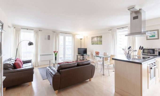Epsom Apartment | 6 Central Walk - 2 bedroom apartment