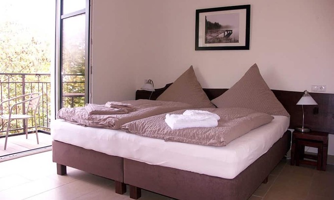Karlshagen House | 6 double rooms with balcony - Usedom Bike - Hotel Max & Anna