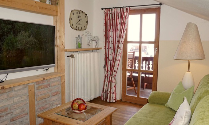 Grassau Apartment | 6. Fewo Chiemsee, 43 qm, 2-3 Pers., 1 Schlafzimmer, 1 Wohn-Schlafraum, Ostbalkon 2.OG