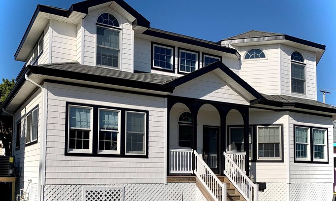 North Beach Haven House | 6 Houses from the Beach, Pool and hot tub, 5 bedrooms, 4.5 baths