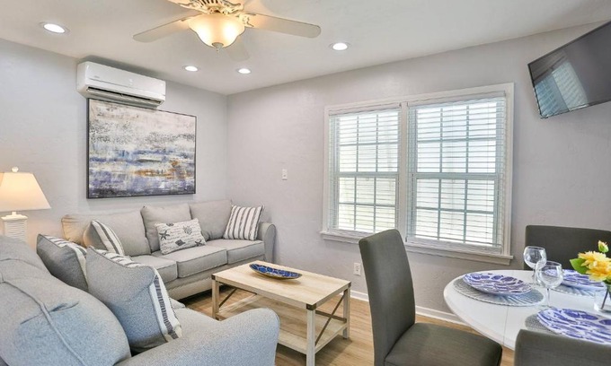 Madeira Beach House | 6 - Island Paradise Cottages - Gulf Mist