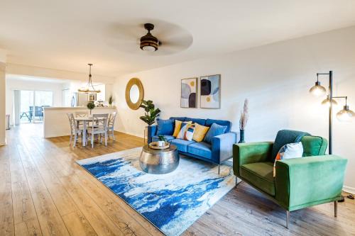Naples Apartment | 6 Mi to Beach Naples Condo with Pool and Hot Tub