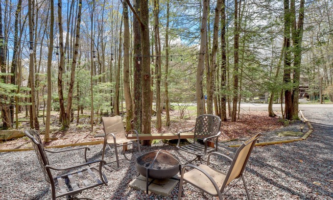 Hamlin Cabin | 6 Mi to Lake Wallenpaupack: Poconos Getaway!