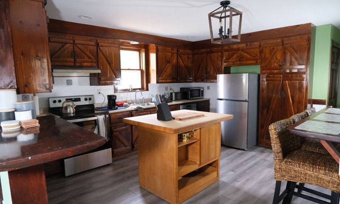 Stephentown House | 6 minutes to the beautiful Cherry plain state park, great house and great yard.