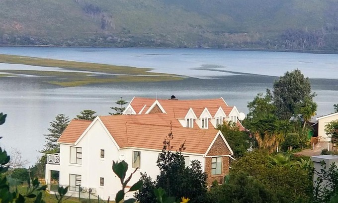 Paradise Bed & Breakfast | 6 On Protea