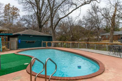 White Rock Hills House | 6 Queen Bed Home Near White Rock POOL & DECK!
