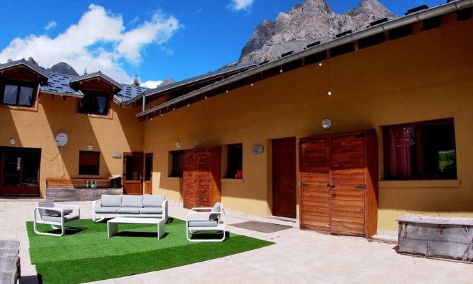 Monetier-les-Bains Ski Chalet | 6-room chalet with fireplace, private parking near Monêtier-les-Bains