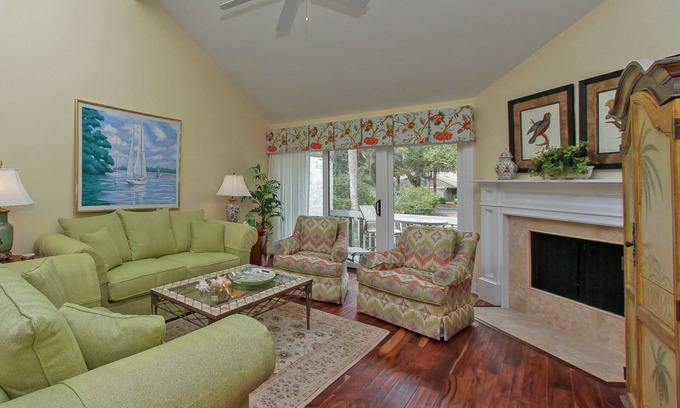 Beach Lagoon Condo | 6 Turtle Ln- Lagoon View & Fully Renovated! Steps to the Ocean & Beach Club