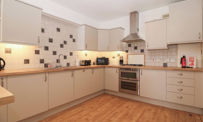 Rhyd-y-clafdy Cottage | 6 West End Point
