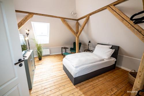 Brunsbuttel Apartment | 6 Zimmer 130 m2 Wundervoll sanierte Wohnung zentral ruhig hochwertig