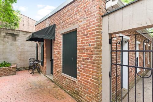Natchez House | 610 Franklin - 5B - 1 Bed, 1 Bath, Heart of Downtown, Washer & Dryer