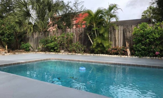 Windhover House | 6151 Sandcrest · Next to Universal. Pool Sleep 9. Walk to Park