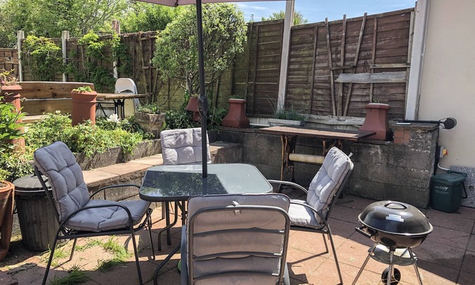 Pembrey Cottage | 62 DANLAN ROAD, pet friendly, country holiday cottage in Pembrey