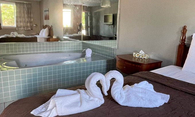Niagara Falls Hotel | 6267 Persepolis Inn