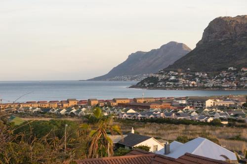 Clovelly Apartment | 64 on Clovelly
