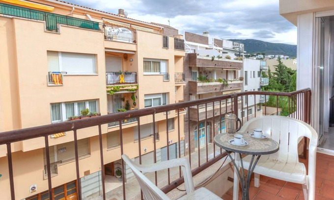 Llanca Apartment | 65 m² Apartment ∙ 2 bedrooms ∙ 6 guests
