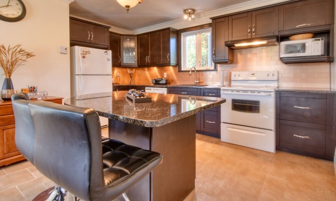 Notre-Dame-des-Laurentides House | #650 - Townhome in Charlesbourg with pool, BBQ, and parking