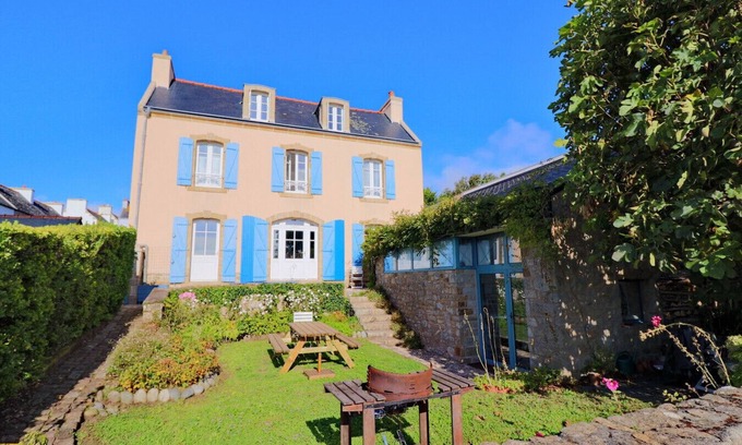 Audierne Villa | 687-Villa Kerguélen, sea view, 100m from the beach