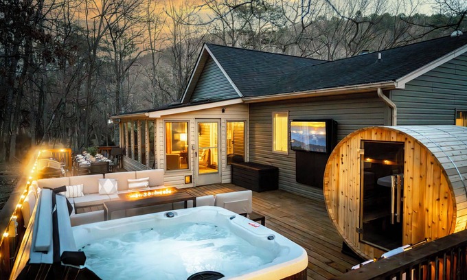 Massanutten House | 6BR Designer Home in Massanutten with Hot Tub, Sauna