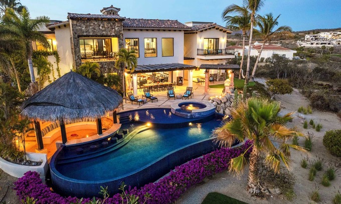 Buzzards Villa | 6BR Family Home in Puerto Los Cabos