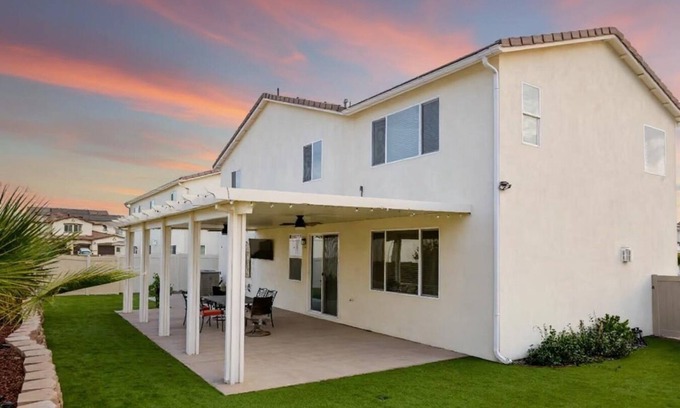 Winchester House | 6BR Pool Villa w/BBQ - Near Wineries & Hot Air Balloon Rides